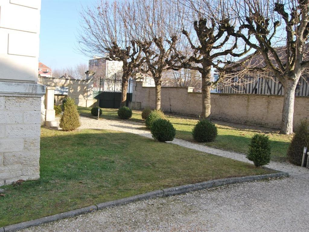 Gite La Tour Boileau Troyes Exterior foto