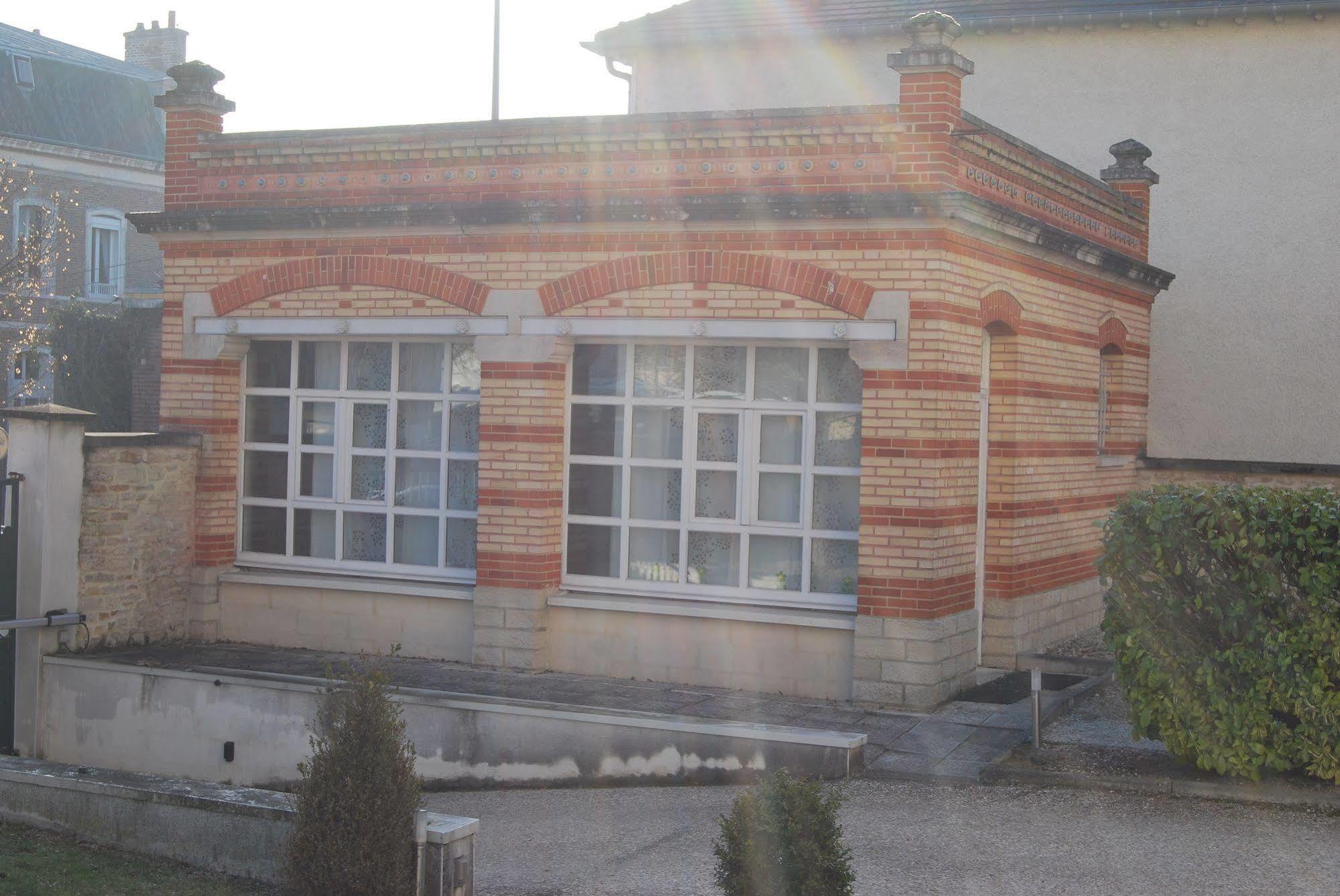 Gite La Tour Boileau Troyes Exterior foto